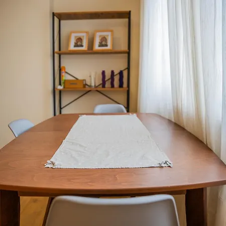 Centre Lions Gate 4 Апартаменты