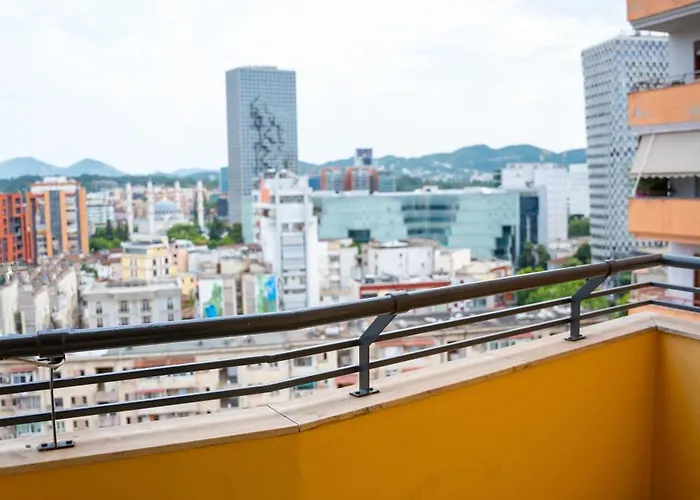 Centre Lions Gate 4 *