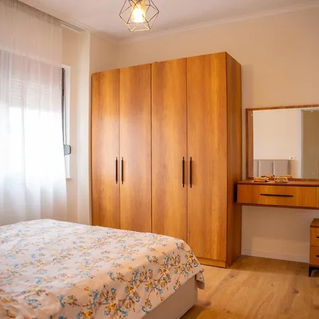 Centre Lions Gate 4 Apartman *