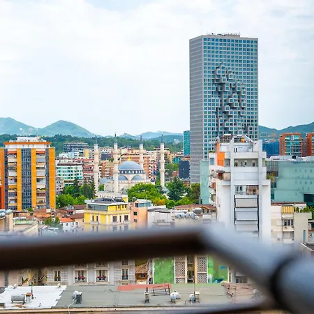 Centre Lions Gate 4 شقة تيرانا