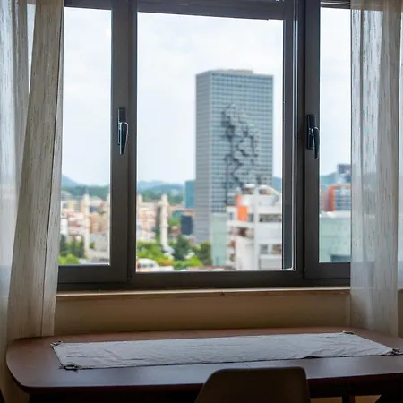 Centre Lions Gate 4 * تيرانا