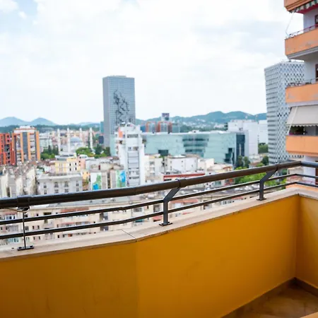 Centre Lions Gate 4 *