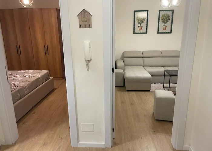 Centre Lions Gate 4 * Tirana