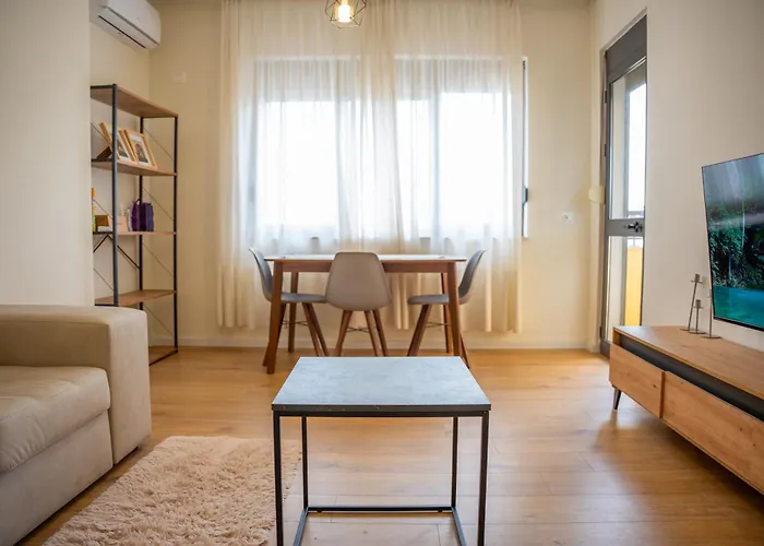 Centre Lions Gate 4 Tirana