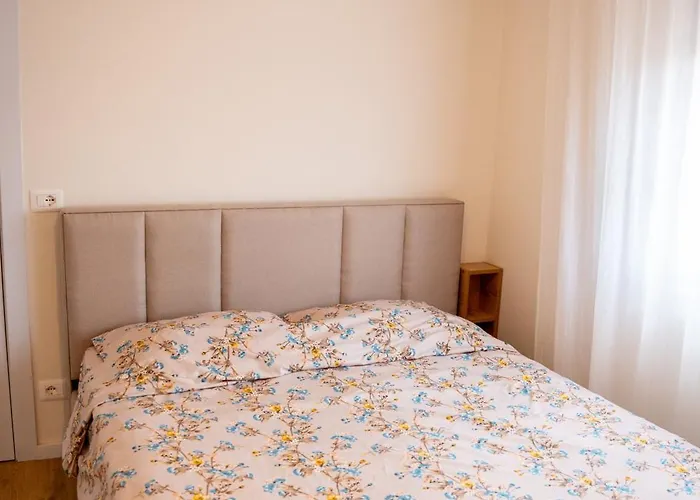 Centre Lions Gate 4 *