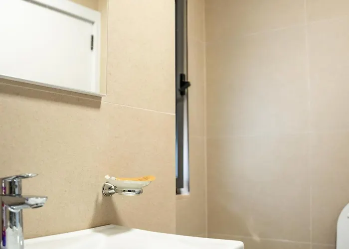 Apartment Centre Lions Gate 4